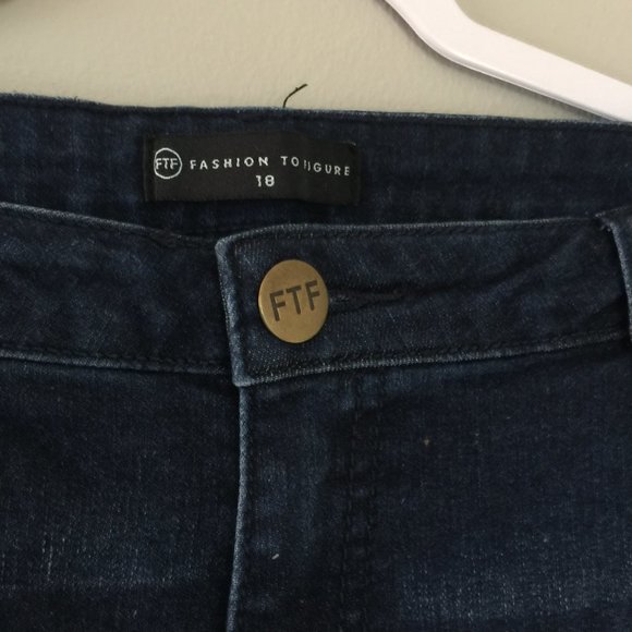 Women's Full Figure Jeans - Picture 2 of 7